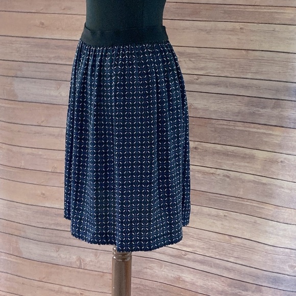 JOE FRESH Silky Swingy Navy Skirt Size Medium - Picture 4 of 5